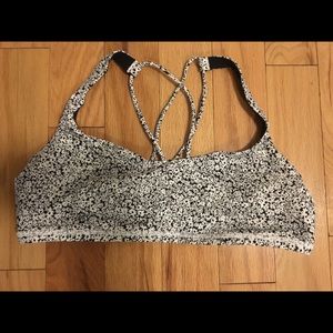 Lululemon Free to be sports bra